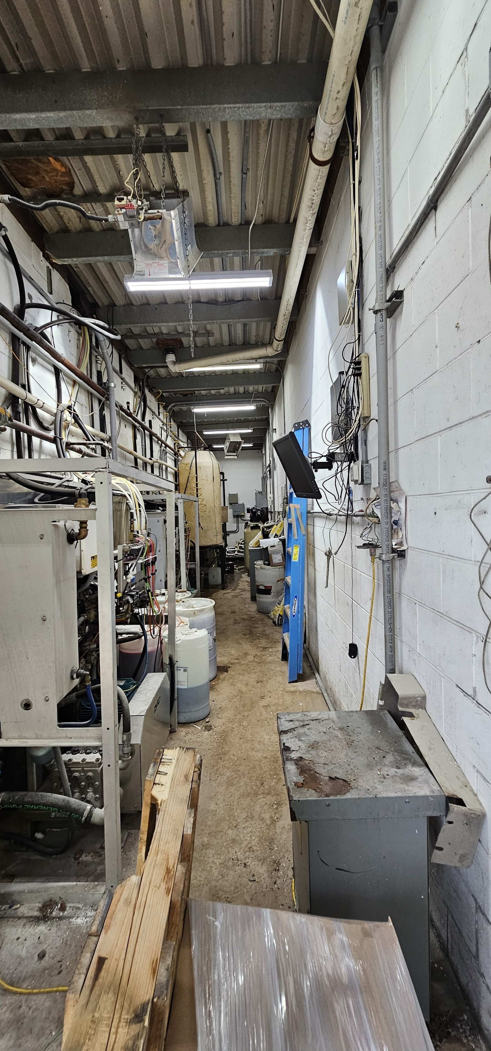 Carwash Mechanic Room — Equipment Hallway